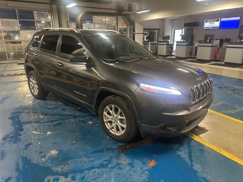 Used 2016 Jeep Cherokee Latitude image 3