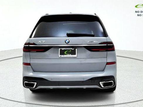 Used 2024 BMW X7 xDrive40i w/ M Sport Package AWD/4WD image 8