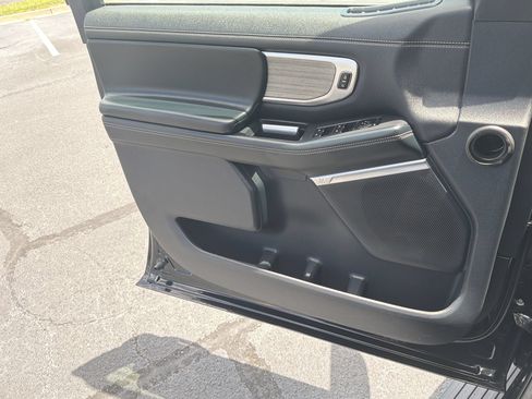 Certified 2025 Ford Expedition Platinum AWD/4WD image 17