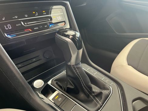 Used 2025 Volkswagen Taos SE image 41