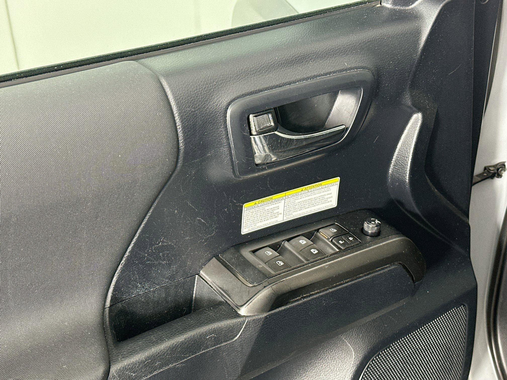Used 2019 Toyota Tacoma TRD Off-Road w/ Technology Package AWD/4WD image 15