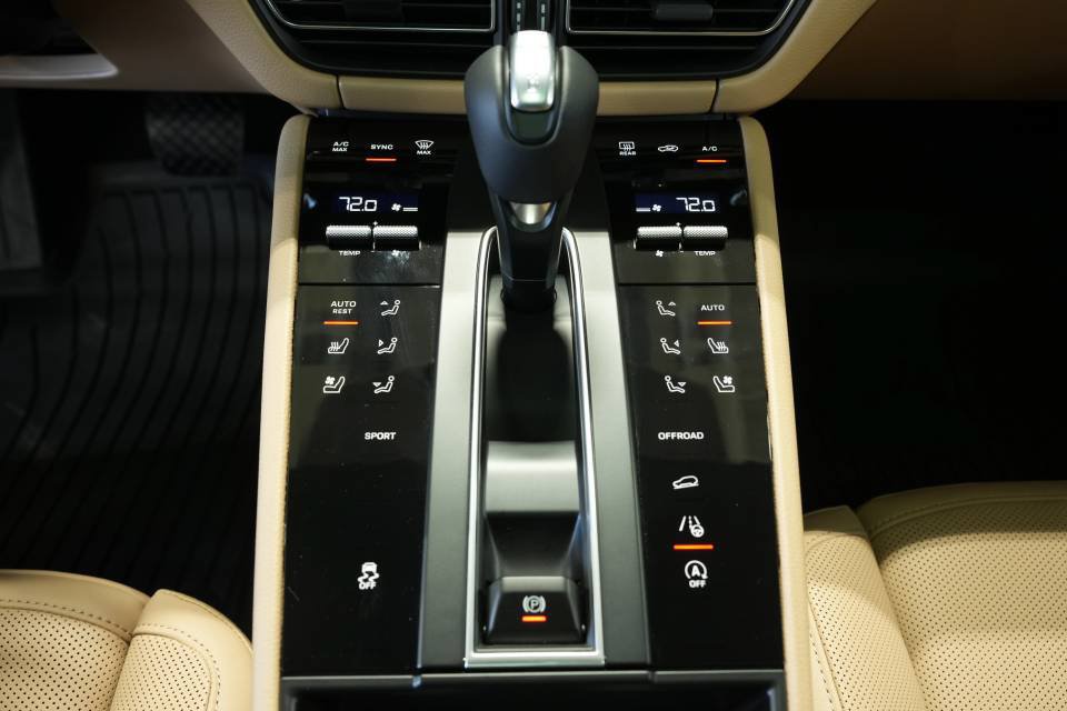 Certified 2026 Porsche Macan AWD/4WD image 23