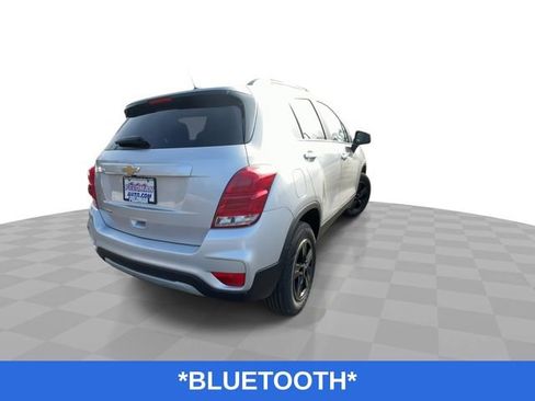 Used 2022 Chevrolet Trax LT w/ LT Convenience Package image 9