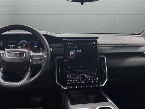 Used 2025 GMC Acadia Elevation image 9