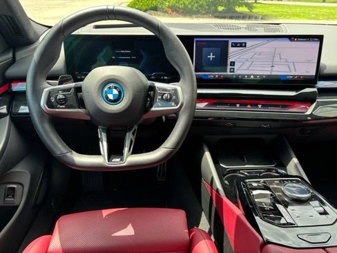 Certified 2026 BMW i5 eDrive40 w/ M Sport Package AWD/4WD image 19