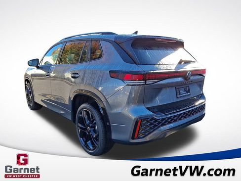 New 2025 Volkswagen Tiguan SE R-Line image 3