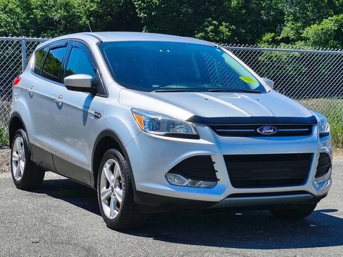 Used 2016 Ford Escape SE w/ SE Cold Weather Package AWD/4WD image 1