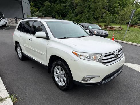 Used 2012 Toyota Highlander SE w/ Tow Pkg AWD/4WD image 8
