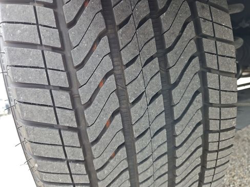 Used 2024 Cadillac Escalade ESV Premium Luxury image 4