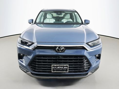 Used 2024 Toyota Grand Highlander AWD image 2