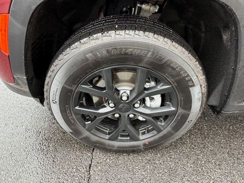 Used 2024 Jeep Grand Cherokee Altitude image 12