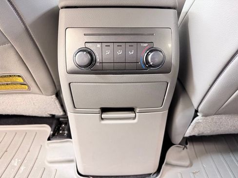 Used 2012 Toyota Highlander SE w/ Tow Pkg AWD/4WD image 23