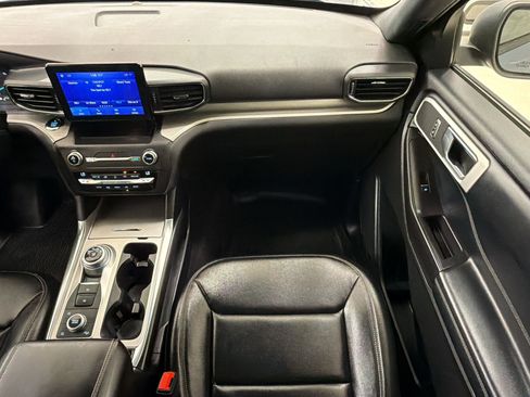 Certified 2020 Ford Explorer XLT w/ Equipment Group 202A AWD/4WD image 29