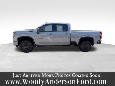 Used 2024 Chevrolet Silverado 2500 LTZ w/ LTZ Plus Package AWD/4WD image 3
