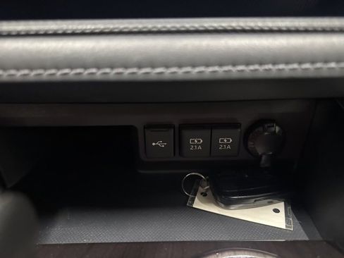 Used 2020 Toyota Highlander Limited image 39