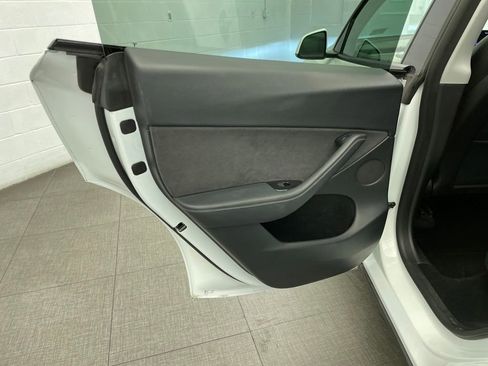 Used 2023 Tesla Model Y Long Range AWD/4WD image 21