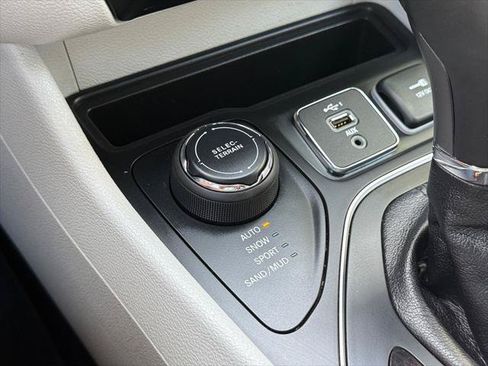 Certified 2021 Jeep Cherokee Latitude Lux AWD/4WD image 20