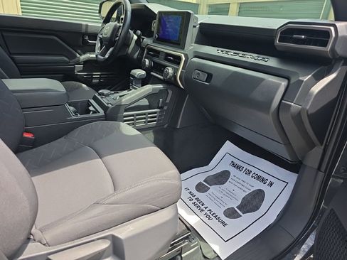 Certified 2024 Toyota Tacoma SR AWD/4WD image 18