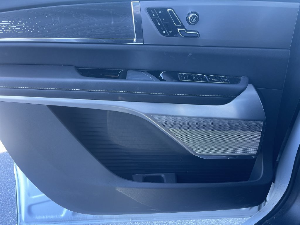 Certified 2026 Cadillac Vistiq Platinum w/ LPO, Floor Liner Package AWD/4WD image 25