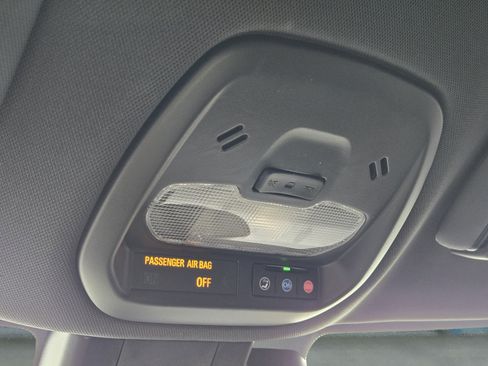 Used 2025 Chevrolet Trax RS w/ Driver Confidence Package FWD image 29
