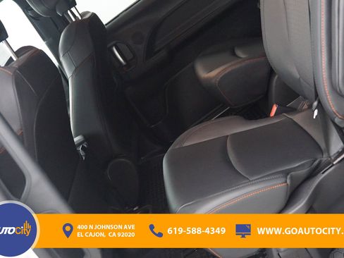 Used 2021 Toyota Sienna XSE FWD image 14