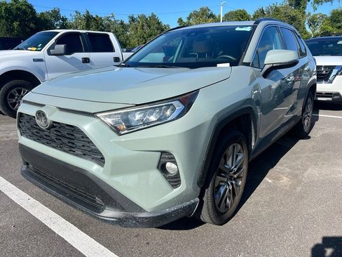 Used 2020 Toyota RAV4 XLE Premium FWD image 2