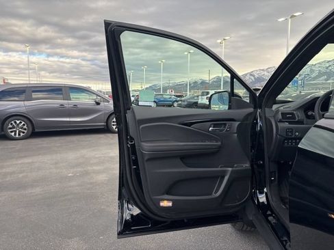 New 2026 Honda Ridgeline Black Edition image 10