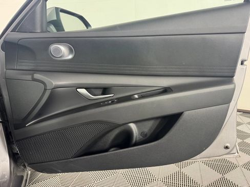 Used 2025 Hyundai Elantra SE FWD image 30
