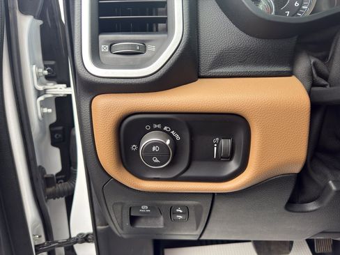 Used 2020 RAM 1500 Big Horn AWD/4WD image 10