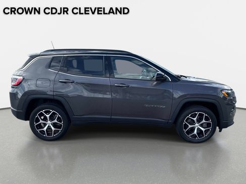 Used 2024 Jeep Compass Limited AWD/4WD image 4