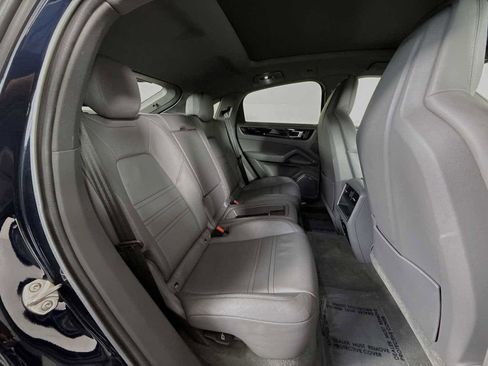 Used 2022 Porsche Cayenne S image 32