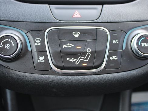 Used 2017 Chevrolet Malibu LT image 28