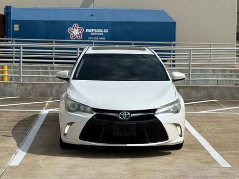 Used 2015 Toyota Camry XSE w/ Moonroof Package FWD image 2
