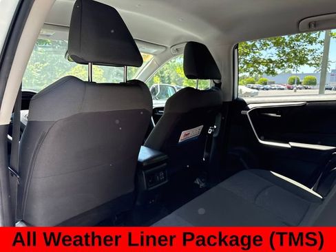 Used 2021 Toyota RAV4 XLE AWD/4WD image 19