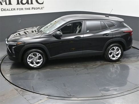 Used 2024 Chevrolet Trax LS w/ LS Convenience Package image 57