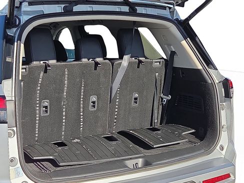 Used 2024 Nissan Pathfinder SL w/ SL Premium Package image 9