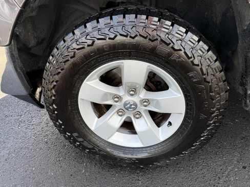 Used 2017 RAM 1500 Classic SLT AWD/4WD image 9
