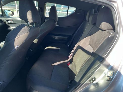Used 2019 Toyota C-HR XLE FWD image 12