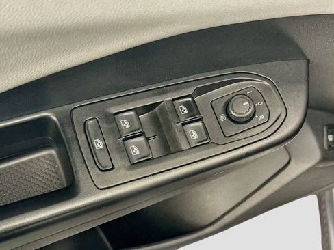 Used 2023 Volkswagen Taos SE w/ Panoramic Sunroof Package AWD/4WD image 15
