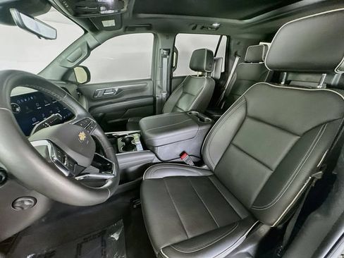 Used 2025 Chevrolet Tahoe Premier AWD/4WD image 21