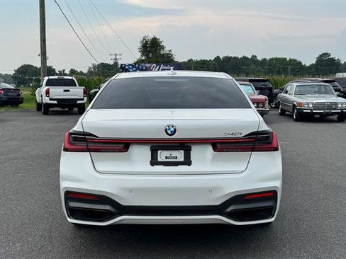 Used 2022 BMW 740i w/ M Sport Package RWD image 7