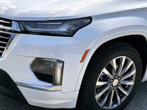 Used 2023 Chevrolet Traverse Premier FWD image 9