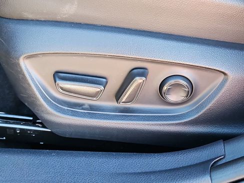 Used 2024 Toyota Camry SE image 19