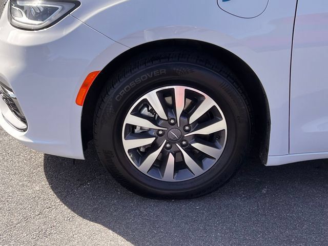 Used 2024 Chrysler Pacifica Limited FWD image 10