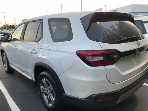 Used 2025 Honda Pilot EX-L image 9