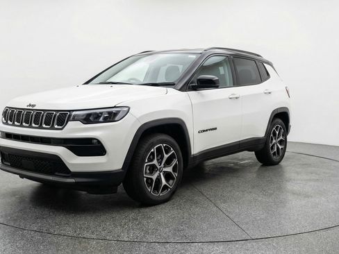 Used 2025 Jeep Compass Limited image 3