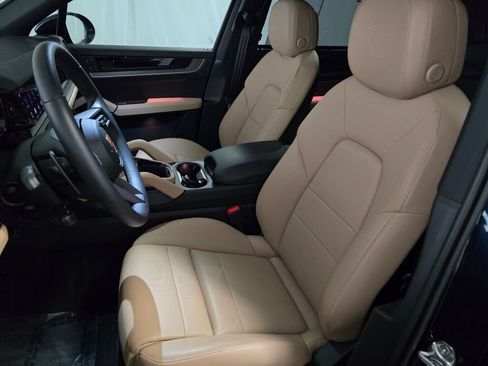 Certified 2026 Porsche Cayenne AWD/4WD image 5