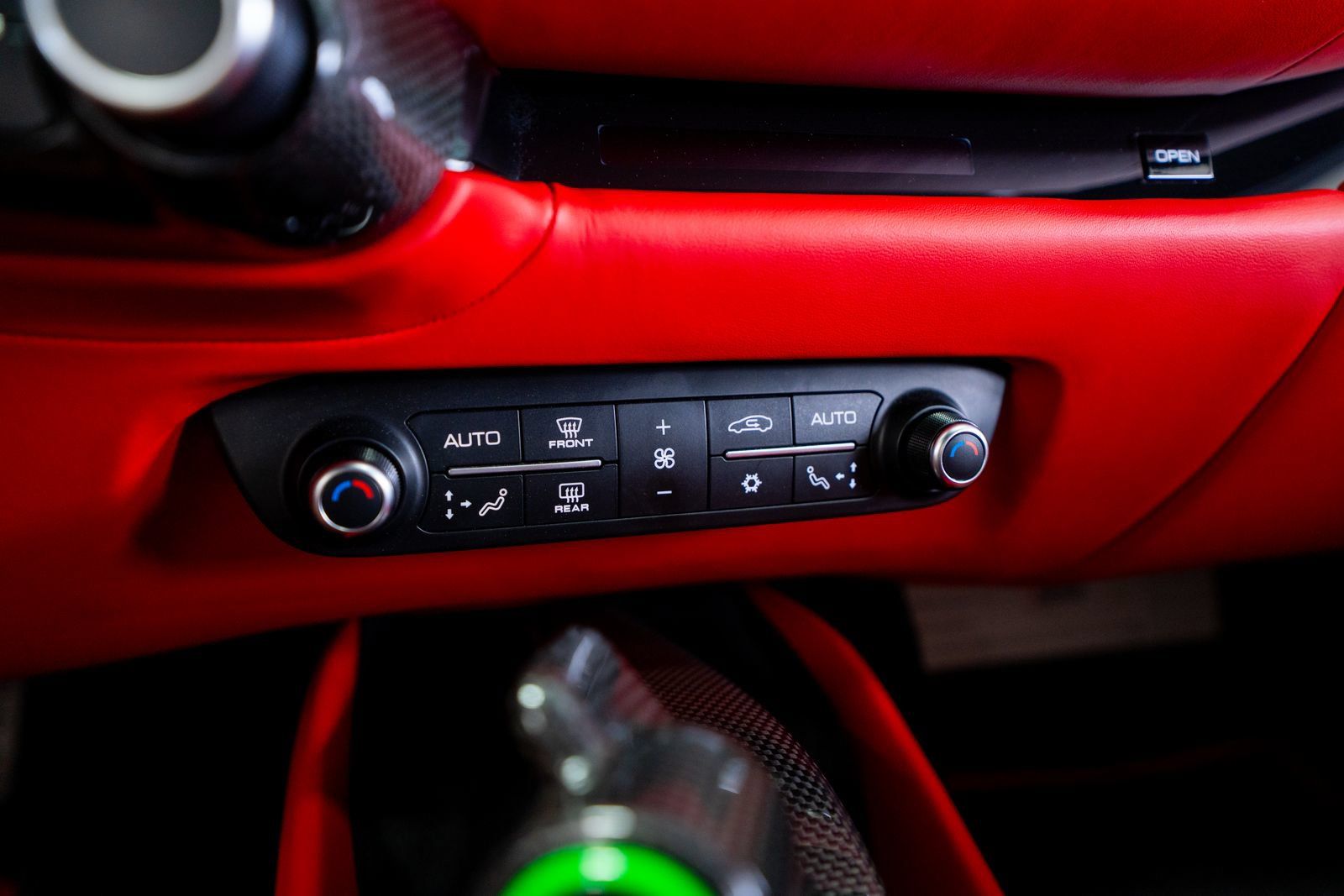 Used 2020 Ferrari 812 Superfast RWD image 90
