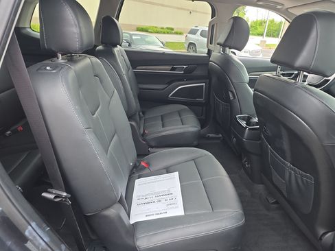 Used 2022 Kia Telluride EX w/ EX Premium Package FWD image 11