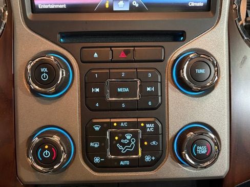 Used 2016 Ford F250 Lariat w/ Lariat Ultimate Package AWD/4WD image 19